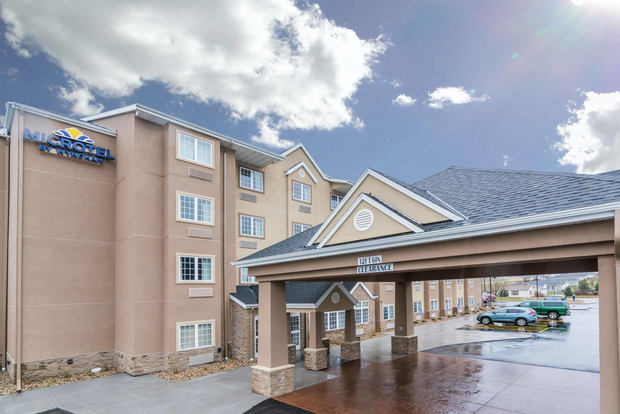 Coratel Inn & Suites By Jasper Rochester Exterior photo